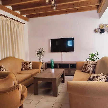 Barefoot Villa *